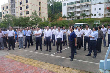 南平市市委書記裴金佳、市長林寶金率市委市政府全部領(lǐng)導(dǎo)及各市縣主要領(lǐng)導(dǎo)一行蒞臨我公司視察指導(dǎo)
