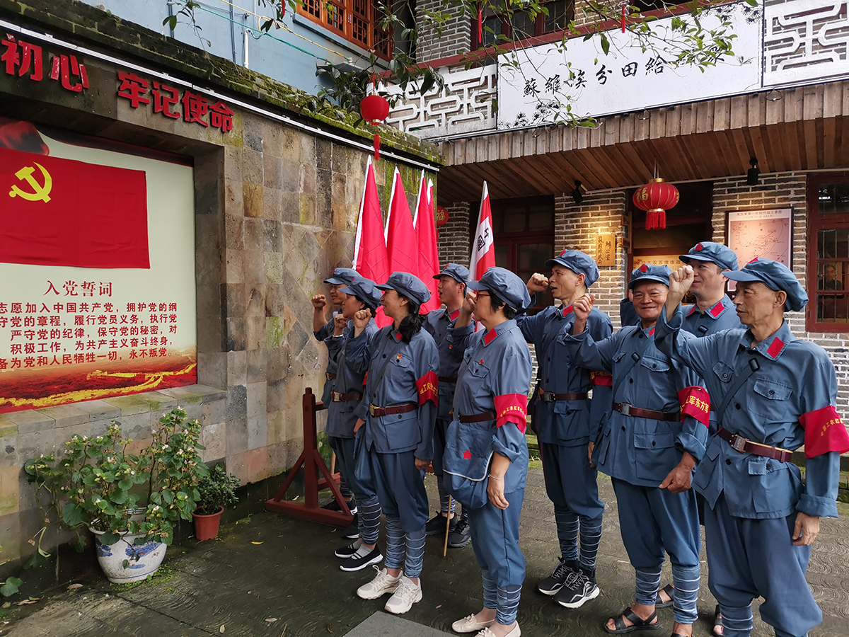 虹潤公司黨支部組織開展“尋找紅色足跡，牢記初心使命”主題黨日活動